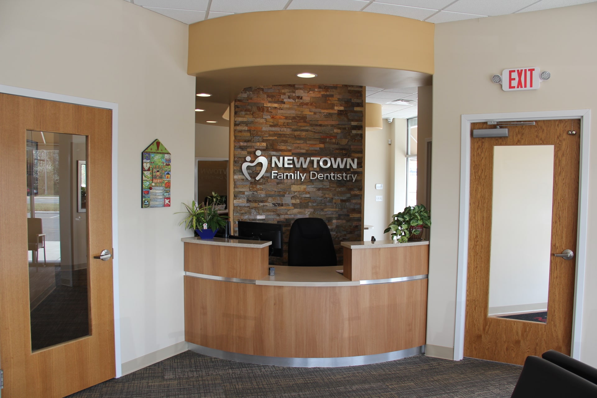 Norstone Ochre XL stacked stone used in a feature wall behind the reception desk in a dentist office